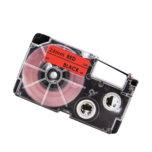 Su Casio XR-24RD suderinamos etikečių juostos, juoda spauda raudoname fone, 24 mm × 8 m